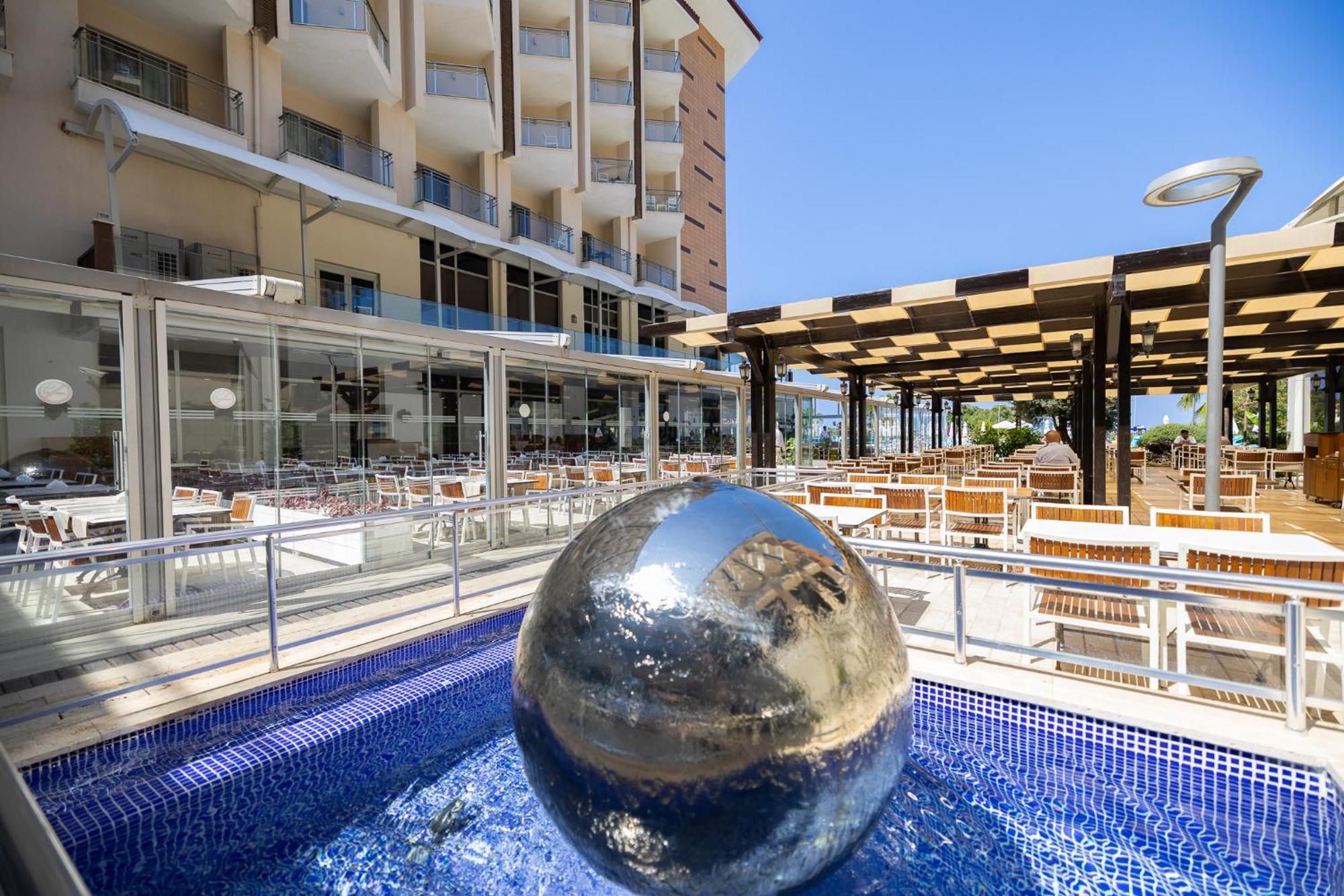 Ramada Resort Kusadasi & Golf Exterior foto