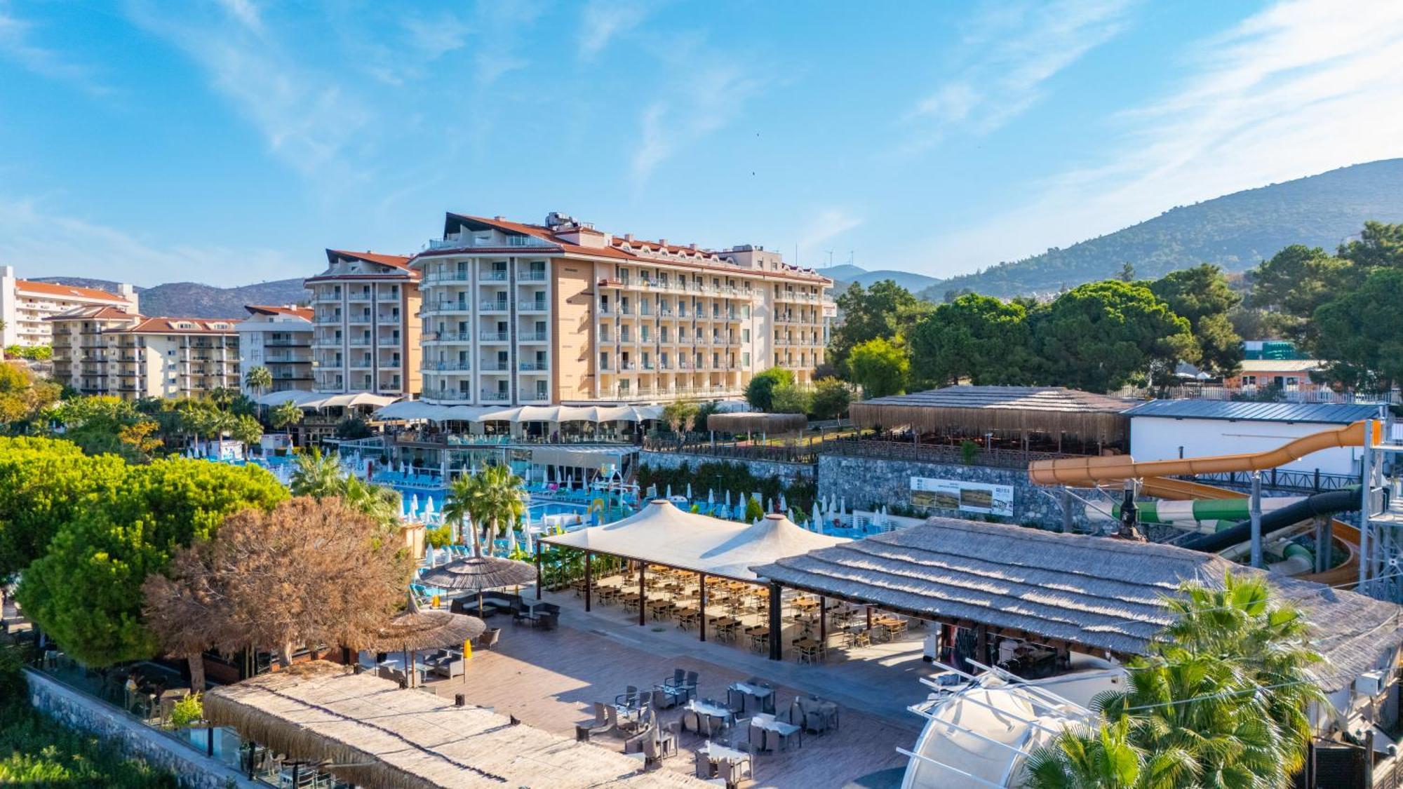 Ramada Resort Kusadasi & Golf Exterior foto Club Hotel Sera
