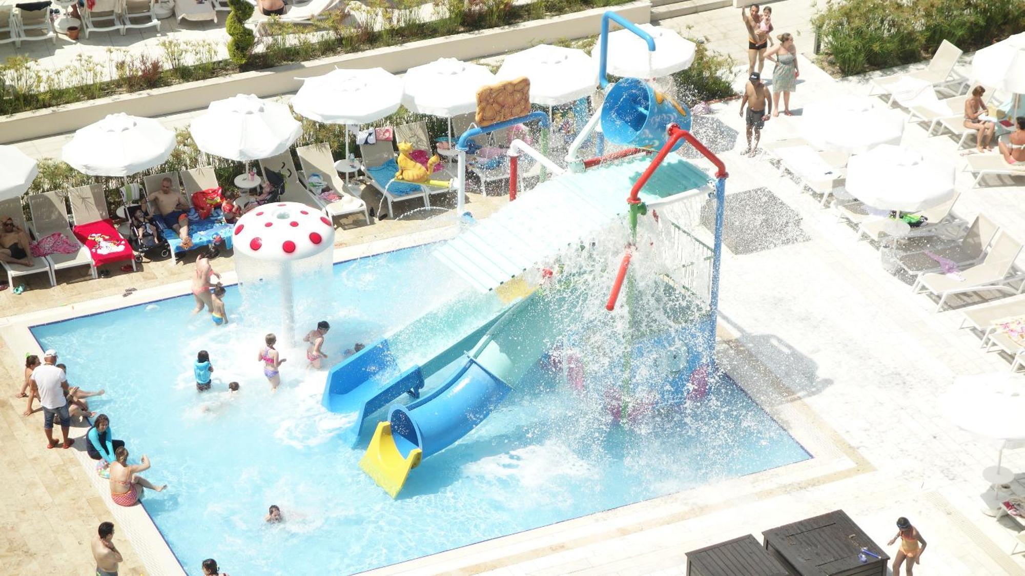 Ramada Resort Kusadasi & Golf Exterior foto Aqua Park